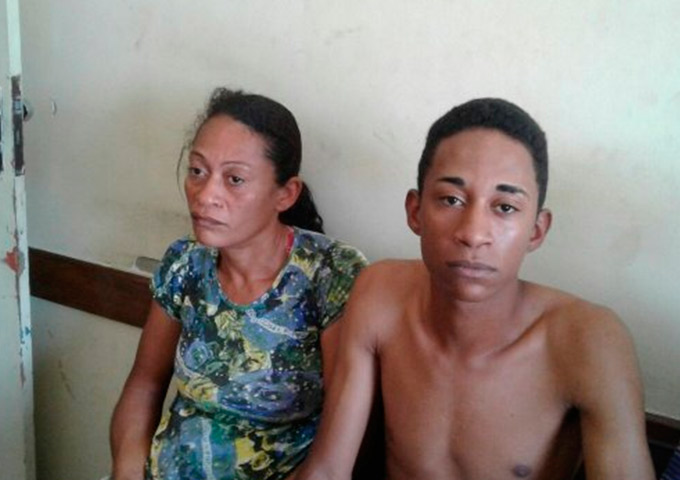 Mãe e filho são presos acusados de assaltar joalheria