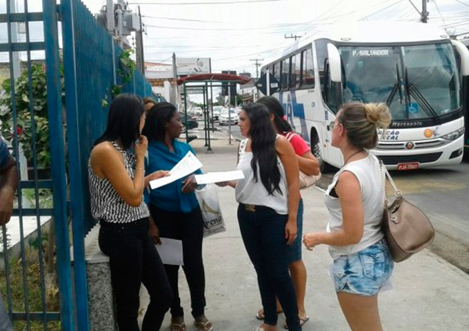 Três homens armados assaltam ônibus na BR-324