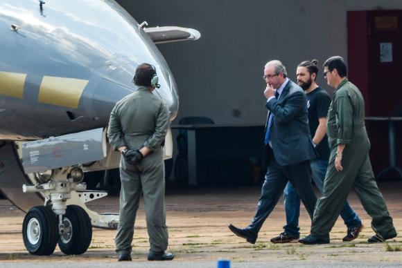 Prisão de Cunha leva tensão ao Congresso e agita governo Temer