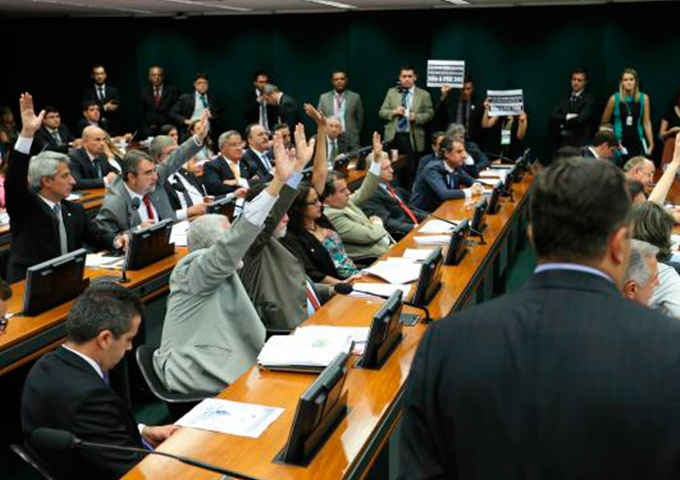 Câmara pretende fazer reforma política fatiada, diz deputado