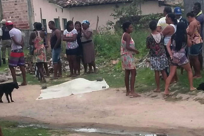 Homem é executado a tiros em via pública no Garcia d'Ávila 