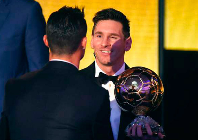 CR7 fica nervoso com boas atuações de Messi , diz site