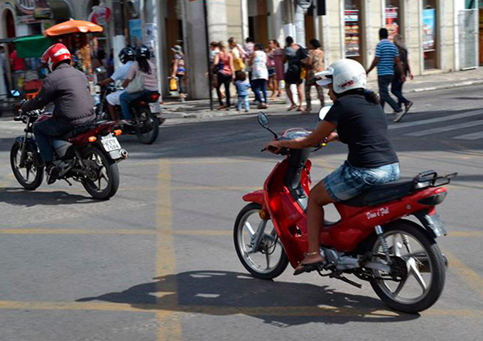 Autoescola deve oferecer habilitação de 'cinquentinhas', determina Detran
