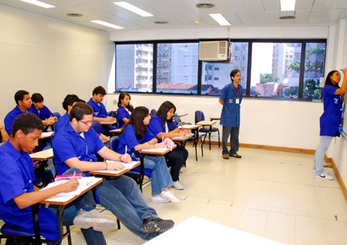 Senai oferece cursos gratuitos de aprendizagem industrial