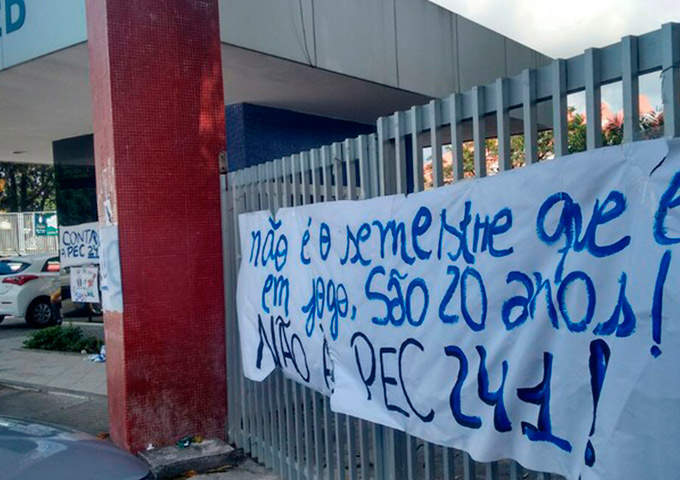 Professores e servidores param por dois dias em universidades estaduais