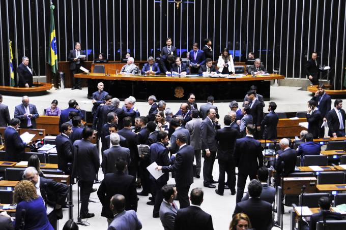 Câmara aprova em segundo turno a PEC do teto