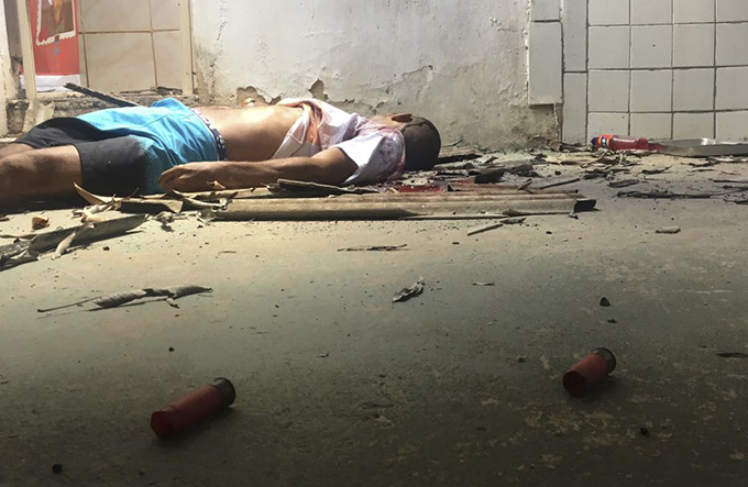 Criminosos invadem casa e matam homem no Garcia d’ Ávila