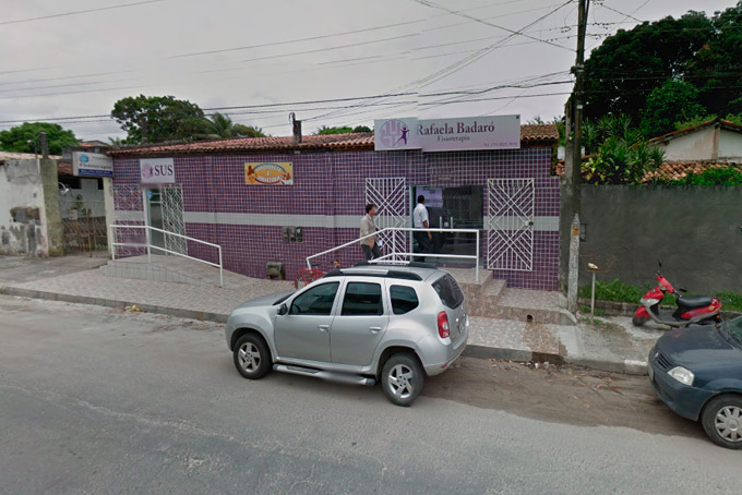Homem assalta clientes de clínica em Dias d'Ávila