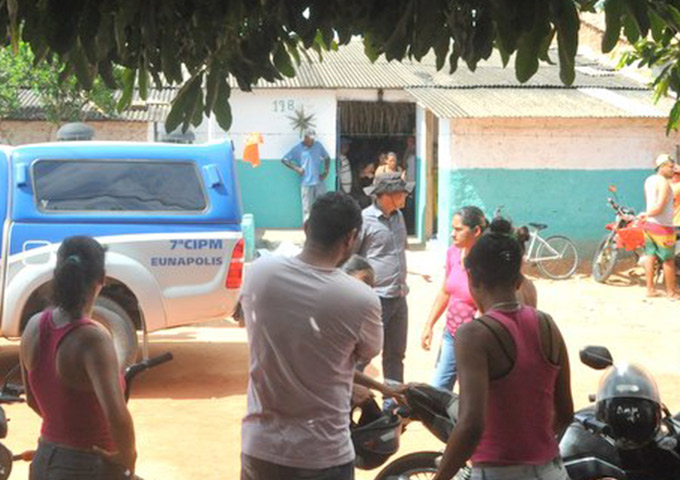 Pai de santo é morto a tiros na porta de terreiro de candomblé 