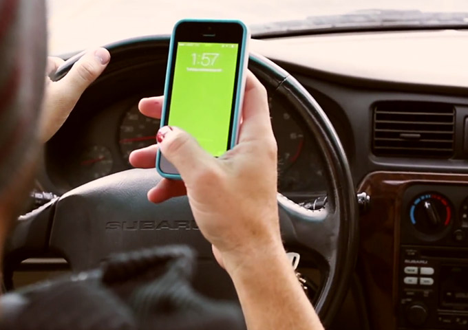 Mais de 26 mil já foram multados por celular no trânsito; valor sobe dia 1º