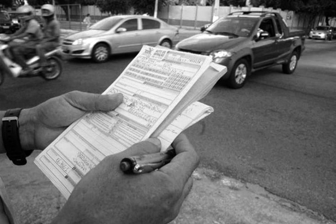 Multas de trânsito terão reajuste a partir de terça (1º)
