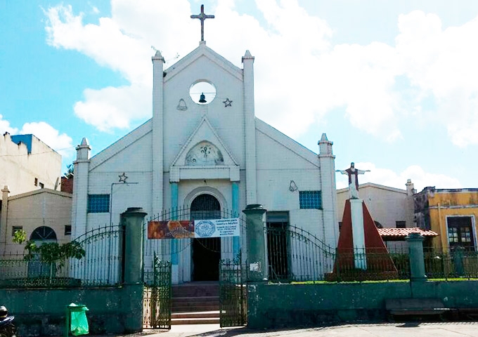 Igreja Católica realiza missa no Dia dos Finados 