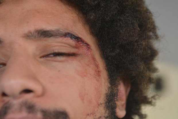 Humorista é agredido e ameaçado de morte por causa de seu personagem
