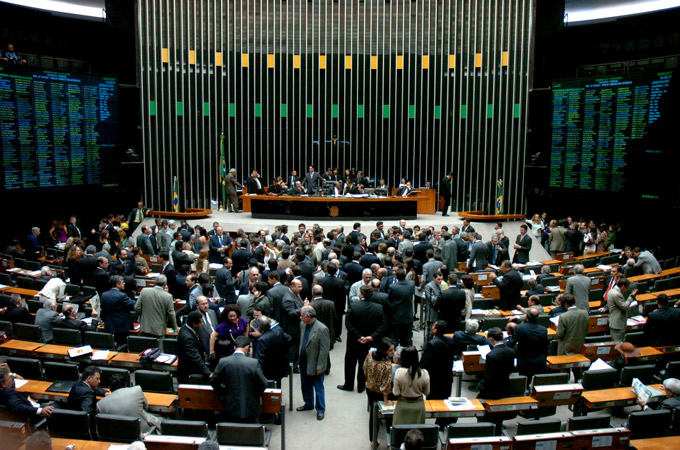 18 deputados federais são eleitos e deixarão Câmara
