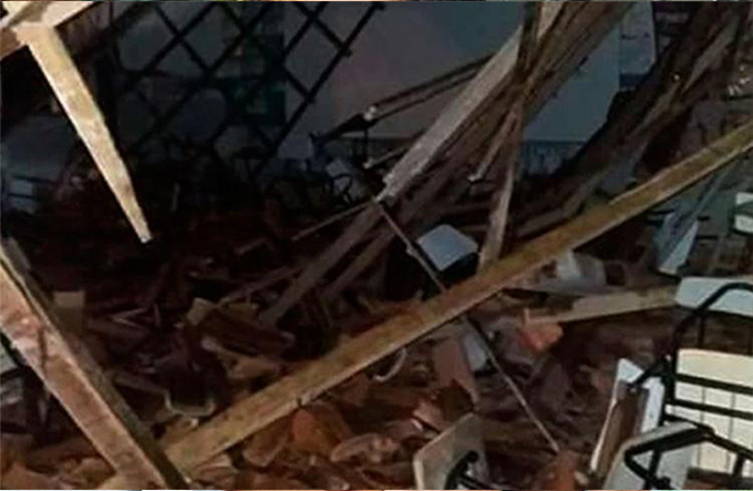 Teto de escola desaba e deixa alunos feridos na Bahia