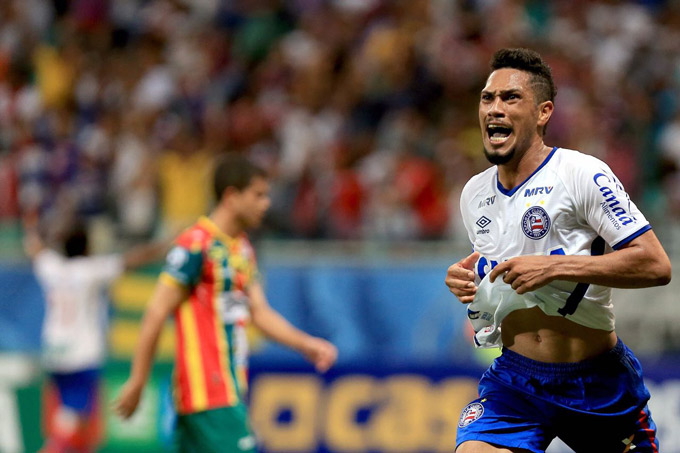 Hernane marca no final, Bahia bate o Sampaio e segue firme no G4