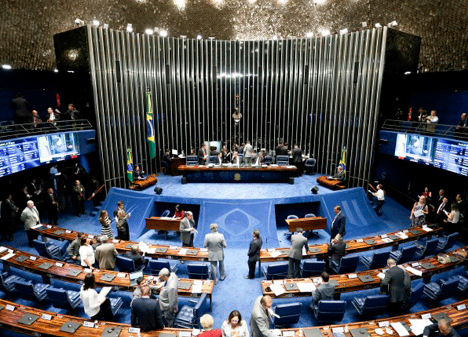 CCJ aprova relatório da PEC do Teto; texto segue para plenário do Senado