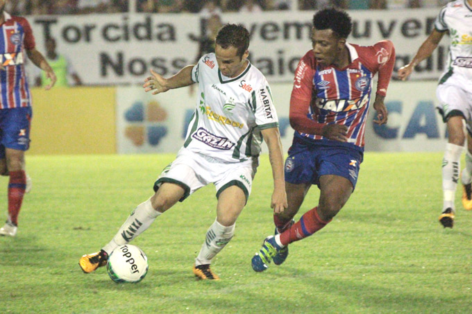 Fora de casa, Bahia empata no final e se garante no G4