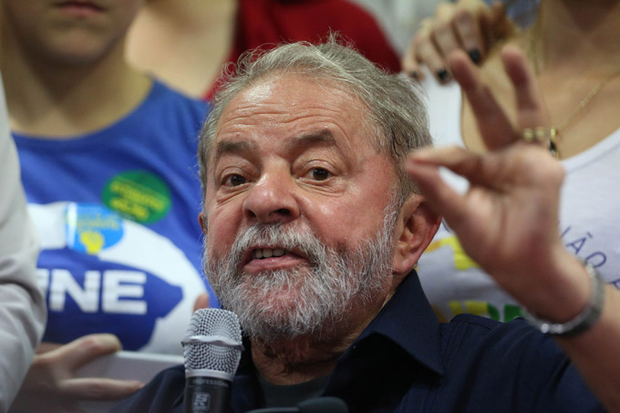 PF investiga se Odebrecht fez reforma de piscina para Lula