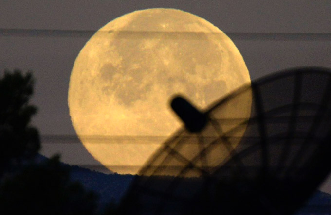 Maior superlua em quase 70 anos pode ser observada hoje (14)