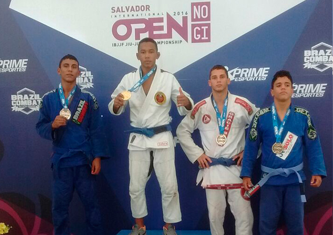 Atletas conquistam medalhas em competição de Jiu-Jitsu 