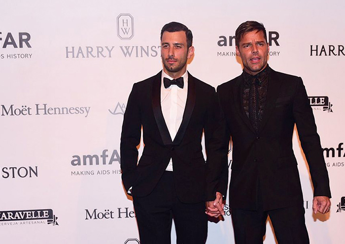 Ricky Martin anuncia noivado com artista plástico