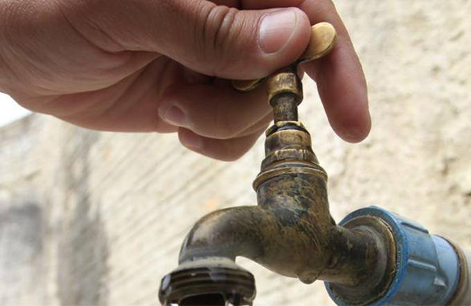 População sofre com falhas no abastecimento de água 
