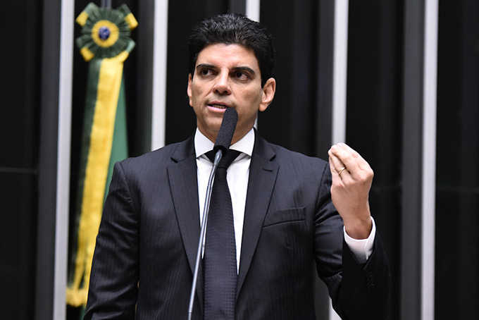 Cajado pede para Jussara vetar o reajuste salarial 