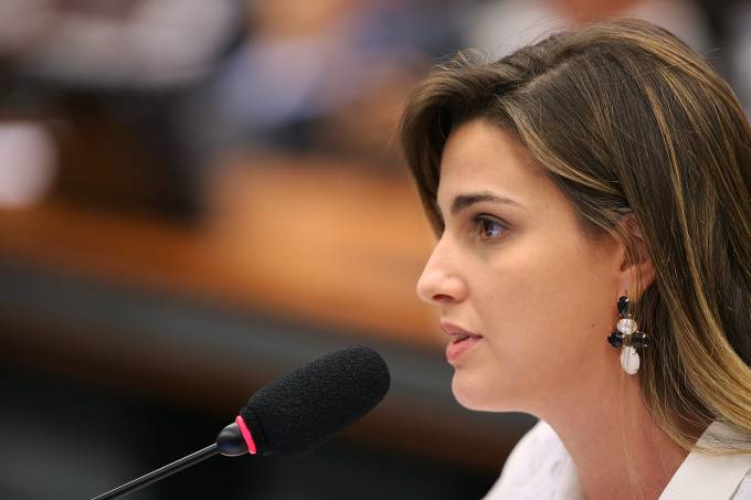 PR expulsa Clarissa Garotinho, filha de Anthony Garotinho