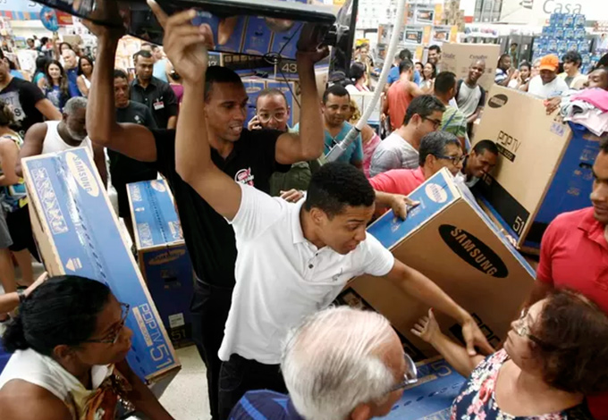 Sem estimar vendas, comerciantes esperam que Black Friday 'alivie' crise