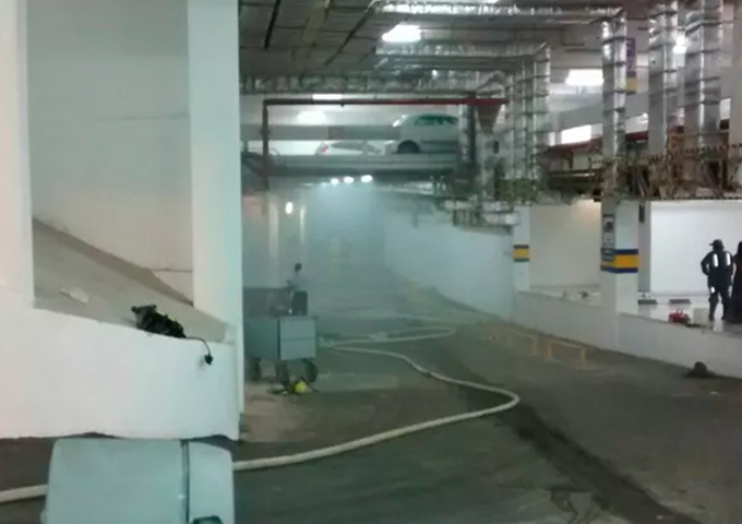 Incêndio atinge depósito de loja em shopping de Salvador