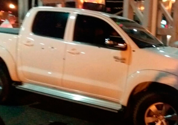 Suspeito de roubar carro é morto e comparsa preso após perseguição