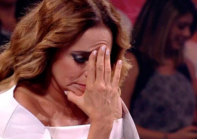 Daniela Mercury lamenta mortes em incêndio em Camaçari