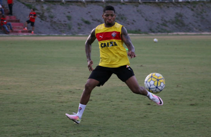 Vitória encara o Coritiba e precisa vencer para se afastar do Inter