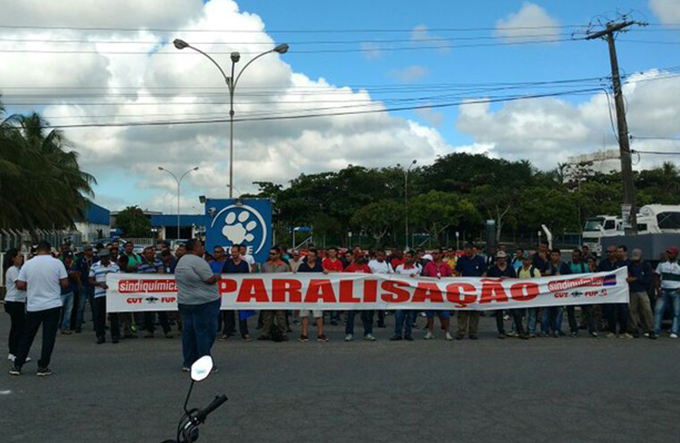 Após anúncio de fechamento, funcionários da Tigre protestam