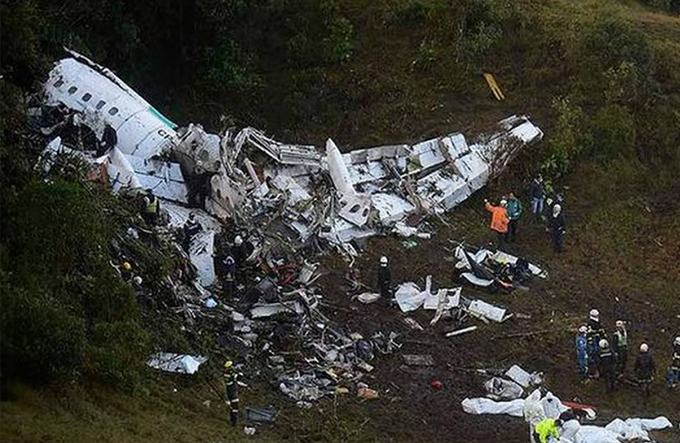 Avião da Chapecoense se partiu em três pedaços antes de cair