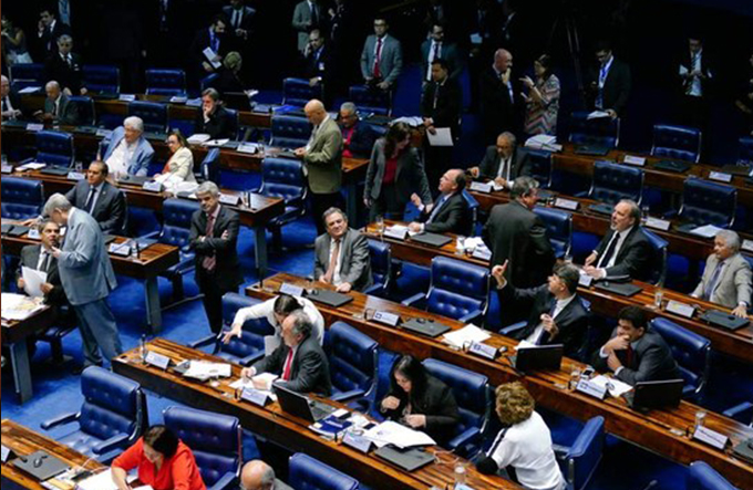 Senado rejeita emendas e aprova PEC do Teto de Gastos 