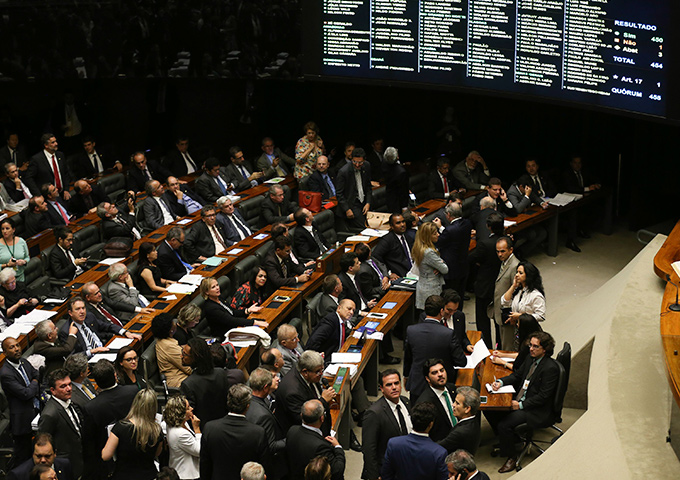 Câmara aprova texto-base de combate à corrupção