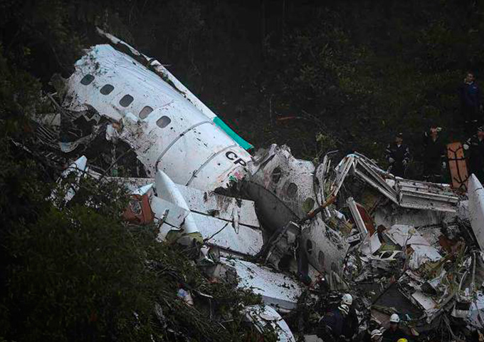Falta de combustível pode ter derrubado avião da Chapecoense, diz jornal