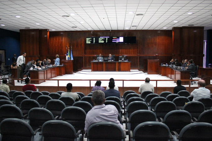Câmara aprova 'voto aberto' e projeto 'Minha Casa Sempre Viva' 