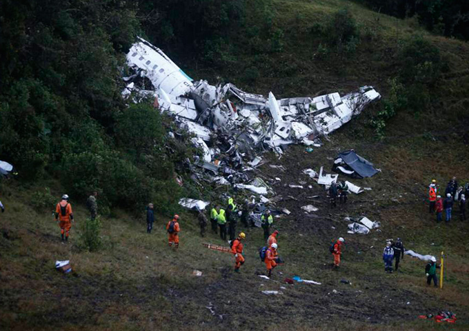 Filmagem mostra que avião da Chapecoense bateu em morro; veja