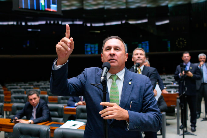 Pacote afronta trabalho contra a corrupção, diz Gualberto