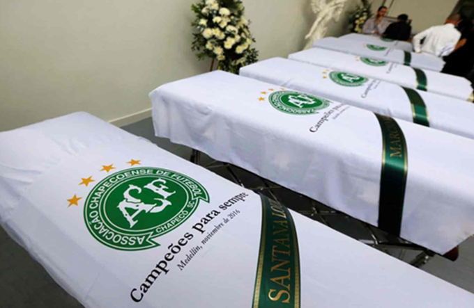 Corpos das vítimas do acidente chegam ao Brasil neste sábado