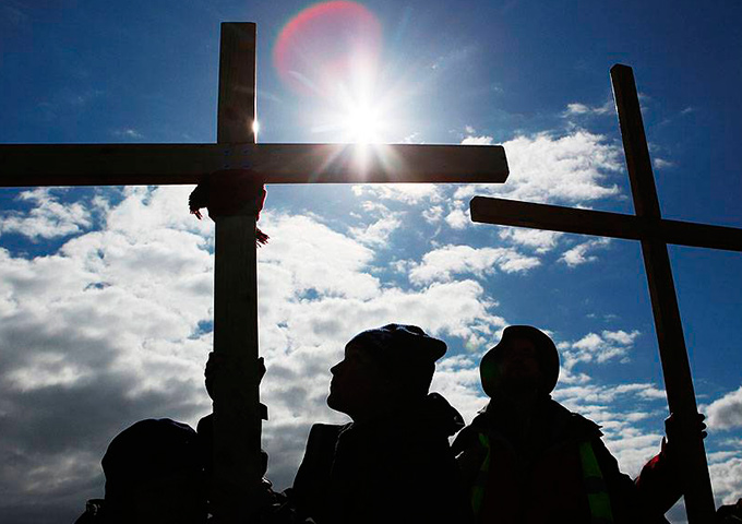 Igreja Católica realiza caminhada da Peregrinação da Cruz 