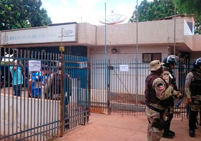 Detento é morto durante rebelião na delegacia 