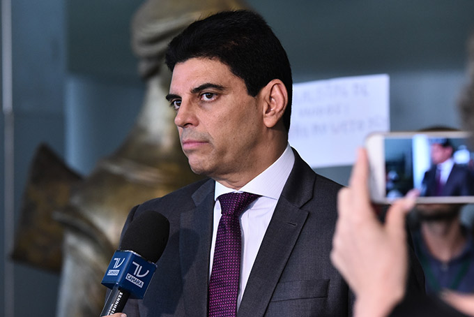 Cajado é o 2º deputado que mais viajou ao exterior, diz jornal