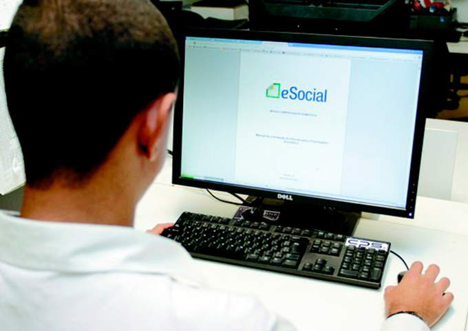 Empregadores têm até hoje para pagar guia do eSocial