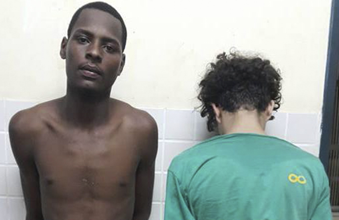 Dupla é presa após invadir casa e fazer família refém