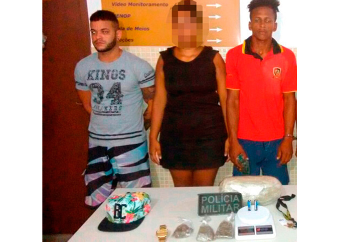 Peto encontra 1kg de maconha dentro de ônibus; três são presos