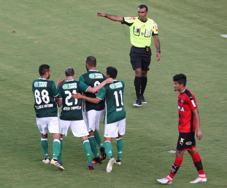 Vitória perde de virada para o Palmeiras e decepciona torcida